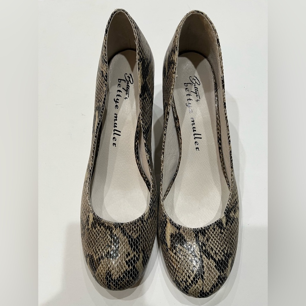 Bettye Muller Tan & Black Snakeskin Block Heel Shoes Sz.‎ 9